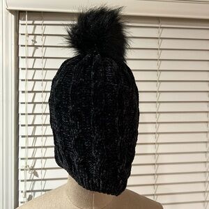 Ruggine Pom Pom Winter Beanie in black